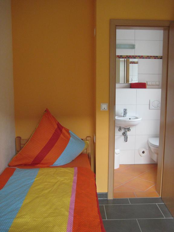 Weingut Goeres Hotel Briedel Room photo